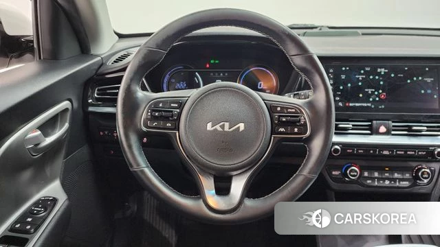 Kia Niro Plus 2023 Белый из Кореи, фото 4