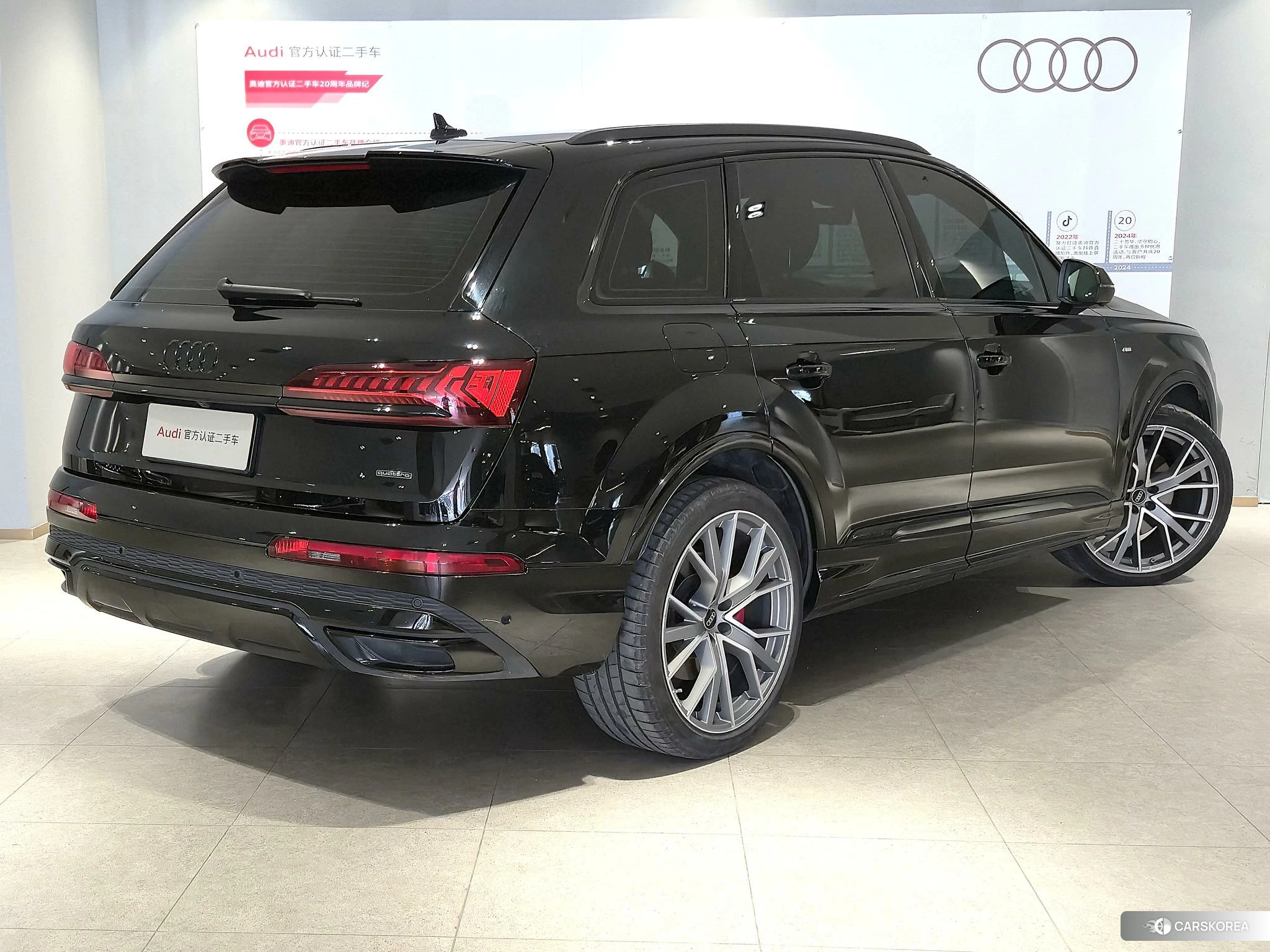 Audi Q7 2023 Черный из Китая, фото 4