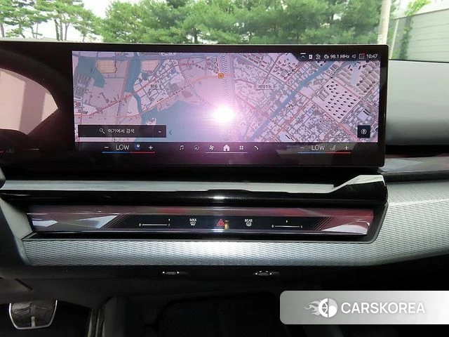 BMW 5 Series (G60) 2025 Белый из Кореи, фото 4