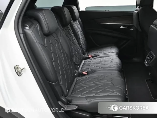 Peugeot 5008 second generation 2023 Белый из Кореи, фото 4