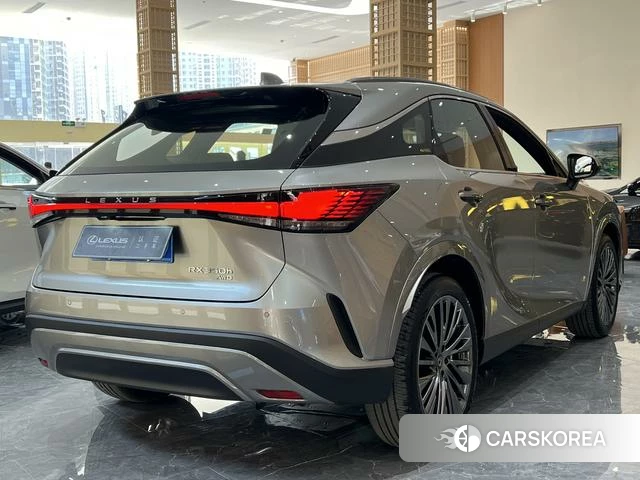 Lexus RX 2026 Серебристо-серый из Китая, фото 4
