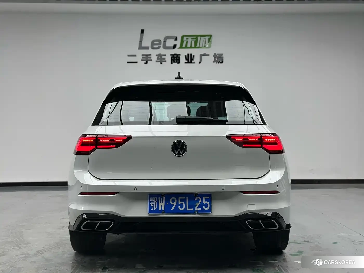 Volkswagen Golf 2023 Белый из Китая, фото 4