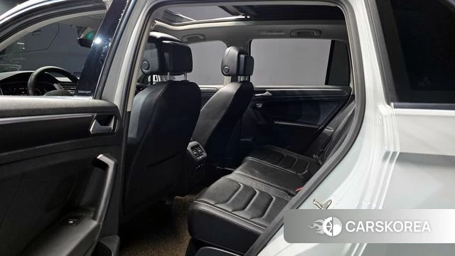 Volkswagen Tiguan second Generation 2023 Белый из Кореи, фото 4