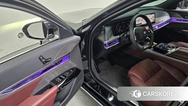 BMW 7 Series (G70) 2023 Черный из Кореи, фото 4