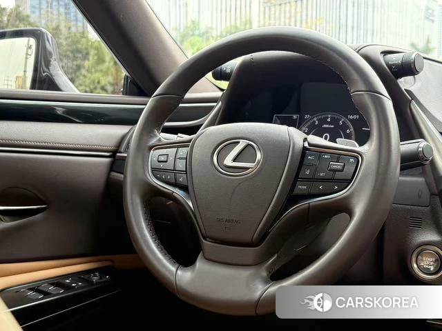 Lexus ES 2021 Темно-серый из Китая, фото 4