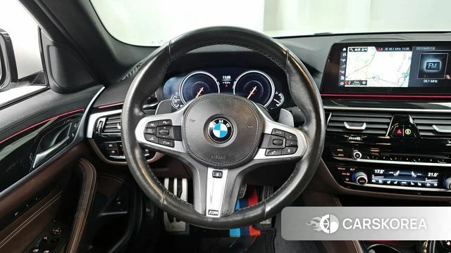 BMW 5 Series (G30) 2018 Белый из Кореи, фото 4