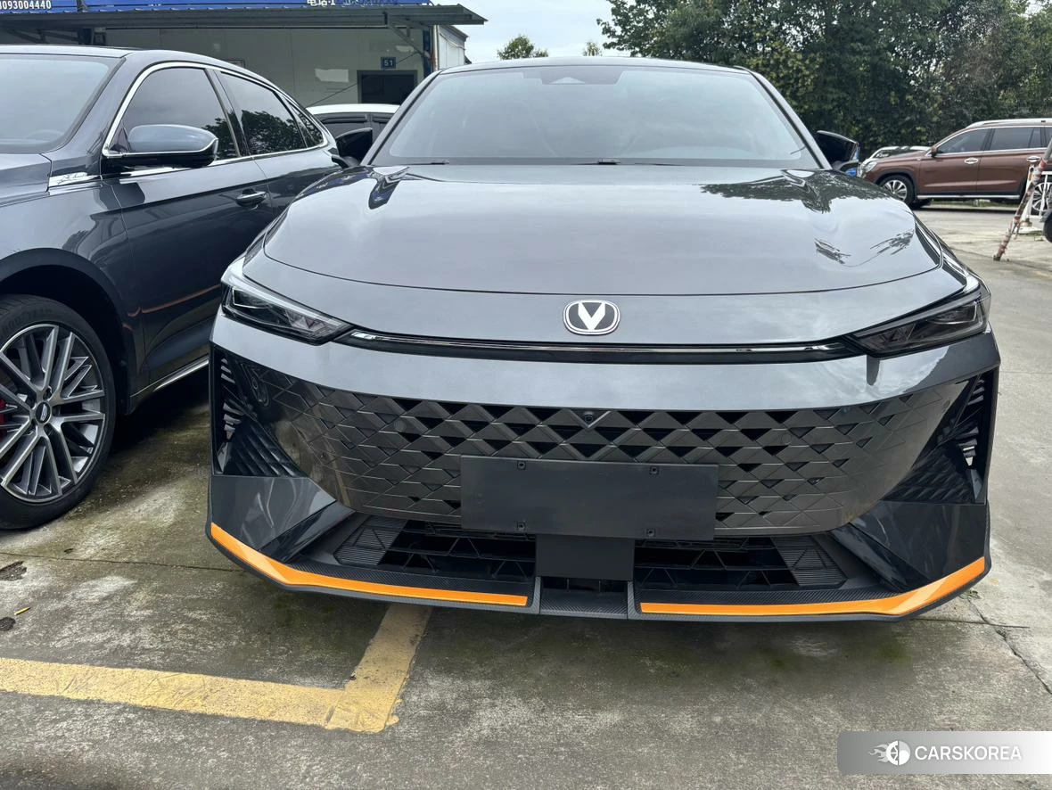 Chang'an UNI-V 2024 Темно-серый из Китая, фото 4