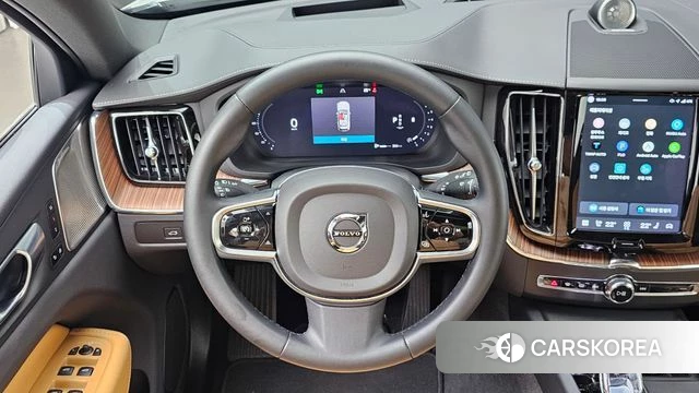 Volvo XC60 second Generation 2023 Белый из Кореи, фото 4