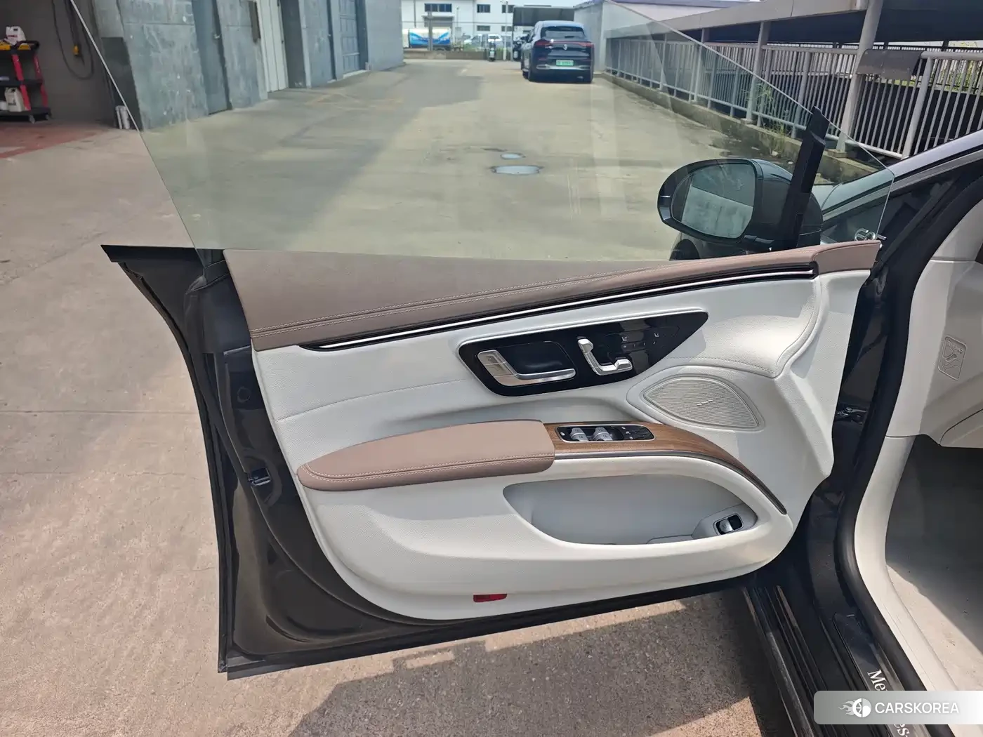 Mercedes-Benz EQS 2024 Silver/gray из Китая, фото 4