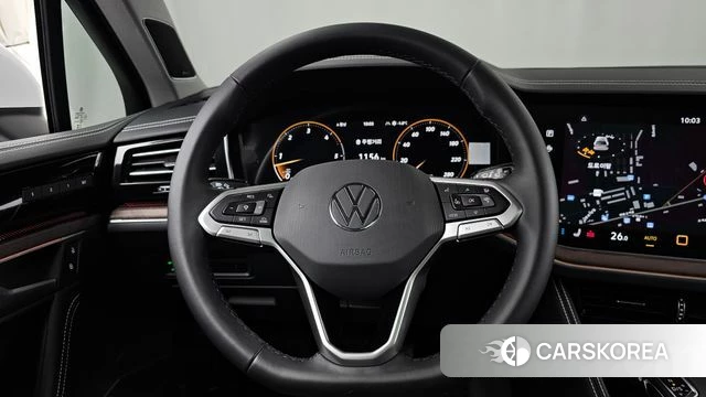 Volkswagen Touareg 3rd generation 2025 Белый из Кореи, фото 4
