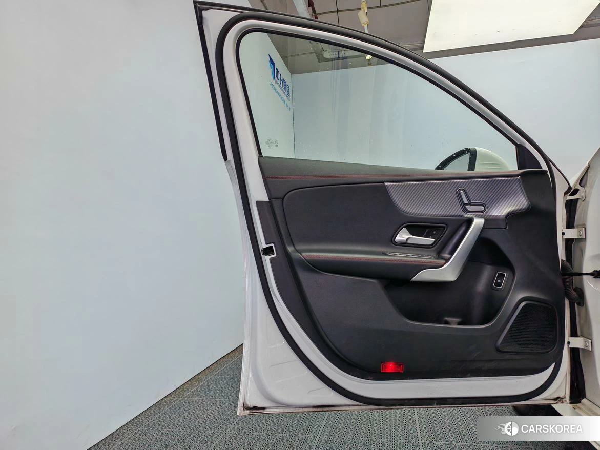 Mercedes-Benz Class A 2022 Белый из Китая, фото 4