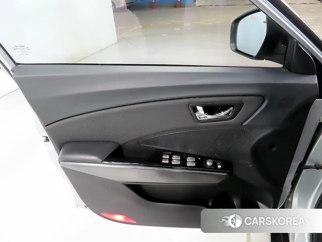 Ssangyong Tivoli Armor 2018 Серебряный из Кореи, фото 4