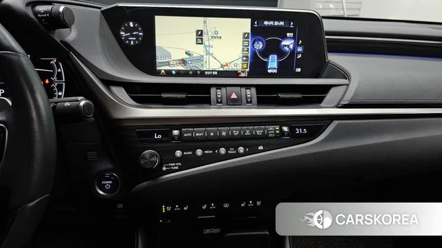 Lexus ES300h 7th generation 2018 Серебряный из Кореи, фото 4
