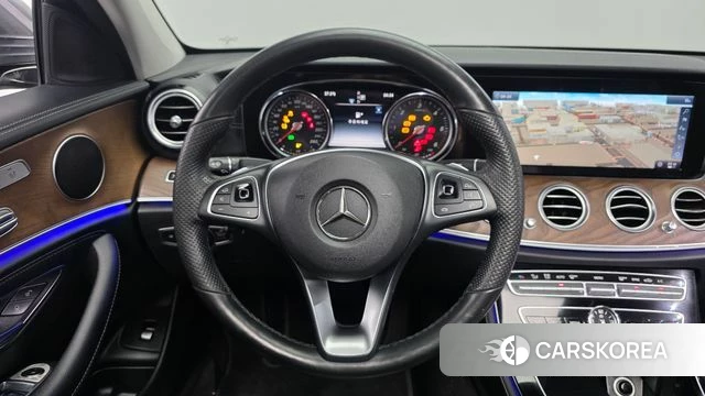 Mercedes-Benz E-Class W213 2018 Серый из Кореи, фото 4