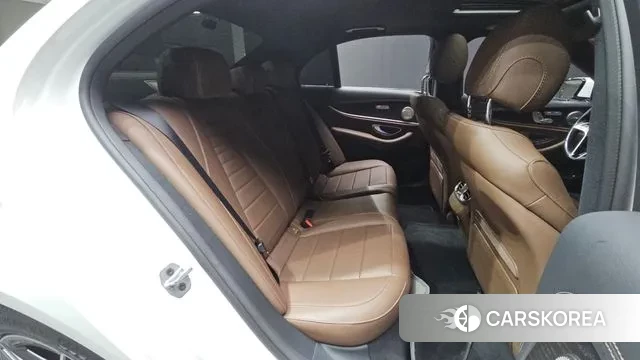 Mercedes-Benz E-Class W213 2022 Белый из Кореи, фото 4