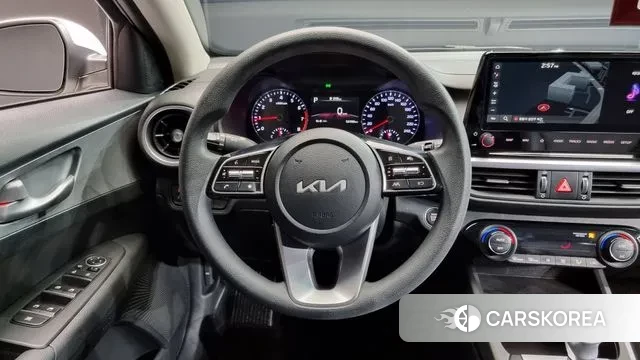 Kia The New K3 2nd generation 2023 Белый из Кореи, фото 4