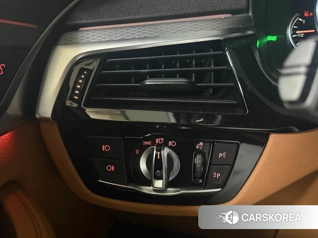 BMW 5 Series (G30) 2018 Белый из Кореи, фото 4