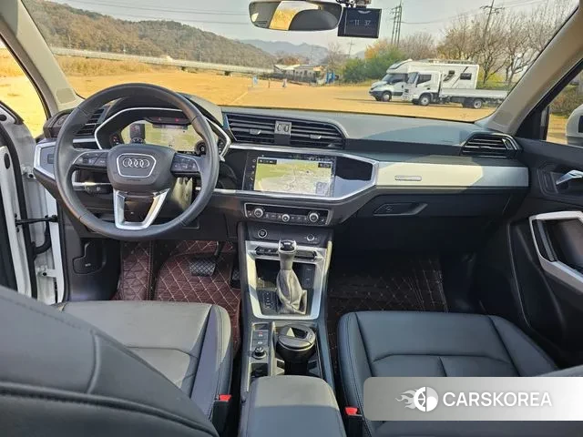 Audi Q3 (F3) 2023 Белый из Кореи, фото 4