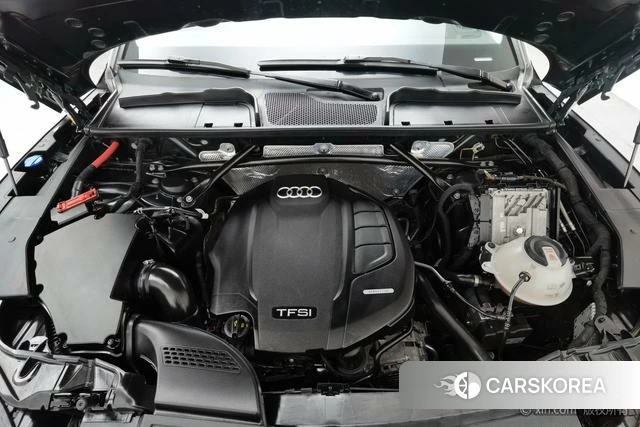 Audi Q5L 2022 Темно-серый из Китая, фото 4