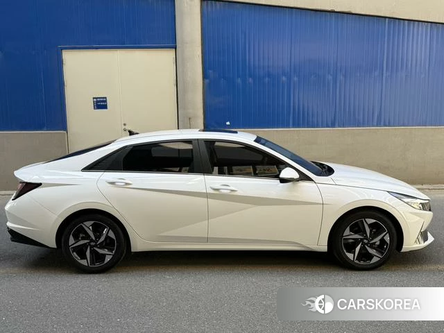 Hyundai Elantra 2023 Белый из Китая, фото 4