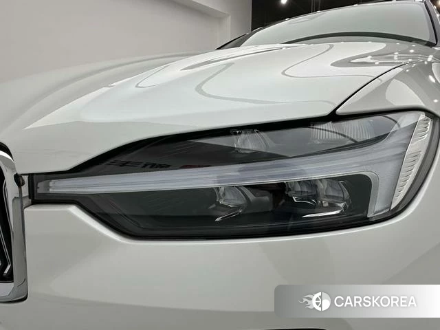 Volvo XC60 2024 Белый из Китая, фото 4