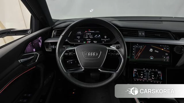 Audi e-Tron 2022 Жемчужный цвет из Кореи, фото 4