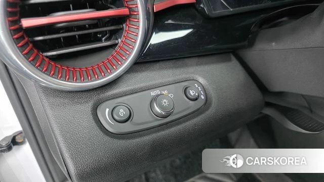 Chevrolet (GM Daewoo) Trax Crossover 2023 Белый из Кореи, фото 4