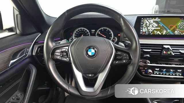 BMW 5 Series (G30) 2018 Белый из Кореи, фото 4