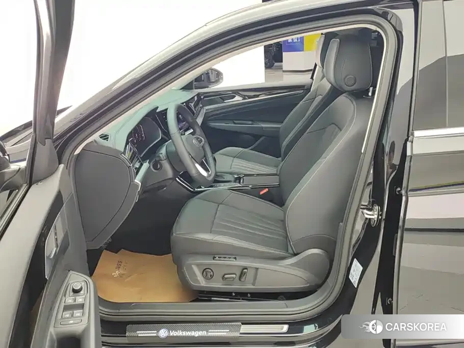 Volkswagen Passat 2025 Черный из Китая, фото 4