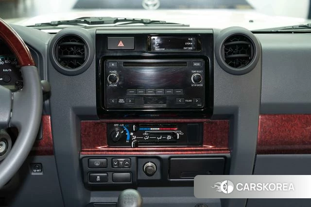 Toyota Land Cruiser 70 Series 2024 Белый из Китая, фото 4
