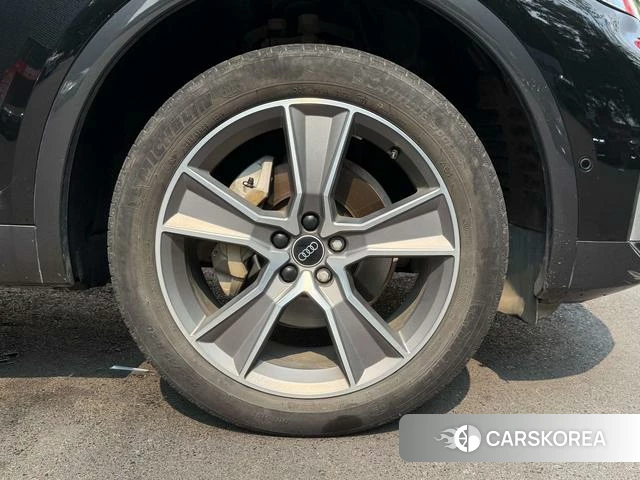 Audi Q5L 2023 Черный из Китая, фото 4