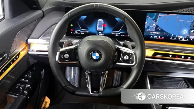 BMW 7 Series (G70) 2024 Светло-серебряный цвет из Кореи, фото 4