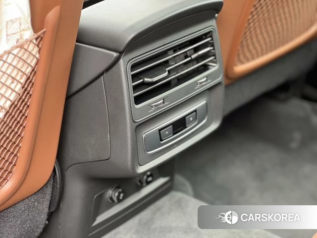Audi Q7 2024 Черный из Китая, фото 4