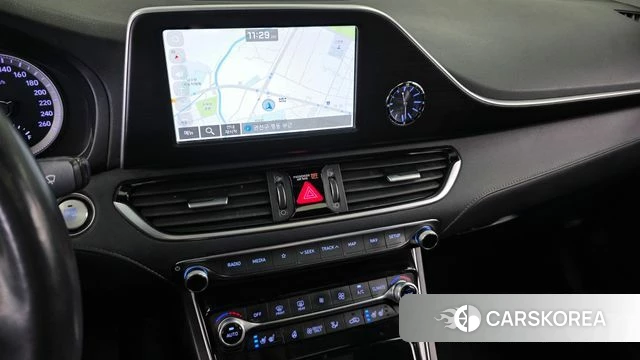 Hyundai Grandeur IG Hybrid 2018 Светло-серебряный цвет из Кореи, фото 4