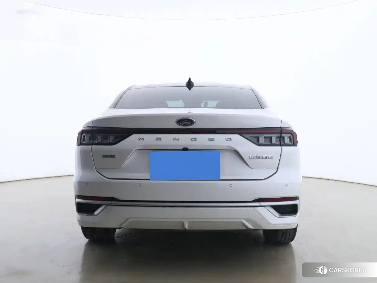 Ford Mondeo 2022 Белый из Китая, фото 4