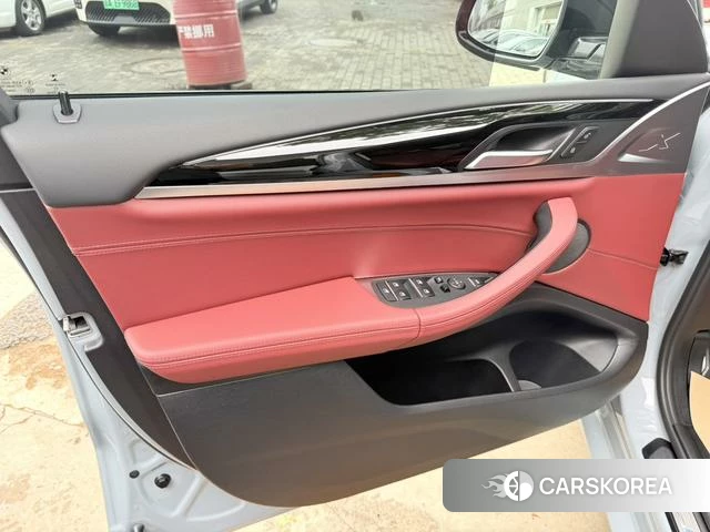 BMW X4 2023 Серебристо-серый из Китая, фото 4