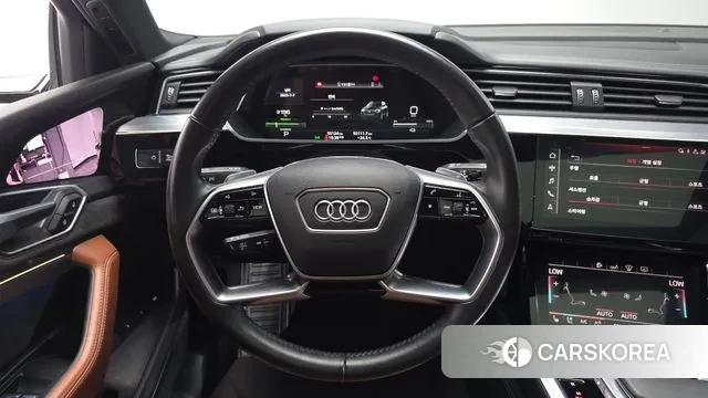 Audi e-Tron 2020 Черный из Кореи, фото 4