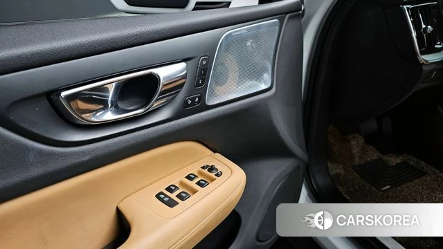 Volvo V60 Cross-Country 2nd Generation 2019 Белый из Кореи, фото 4