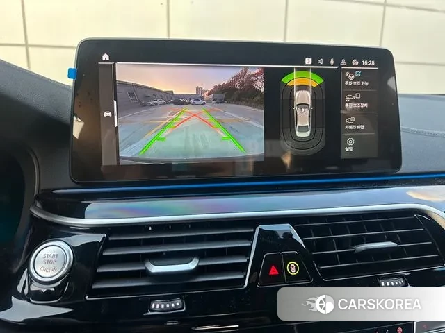 BMW 5 Series (G30) 2022 Черный двухцветный из Кореи, фото 4