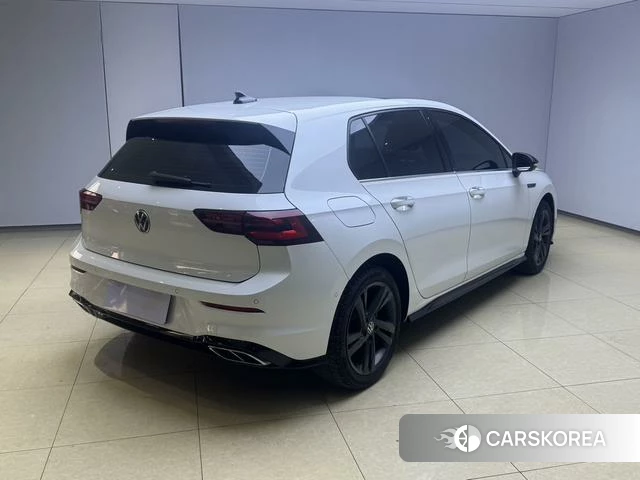 Volkswagen Golf 2023 Белый из Китая, фото 4