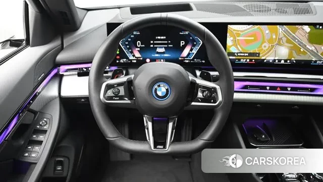 BMW 5 Series (G60) 2025 Белый из Кореи, фото 4