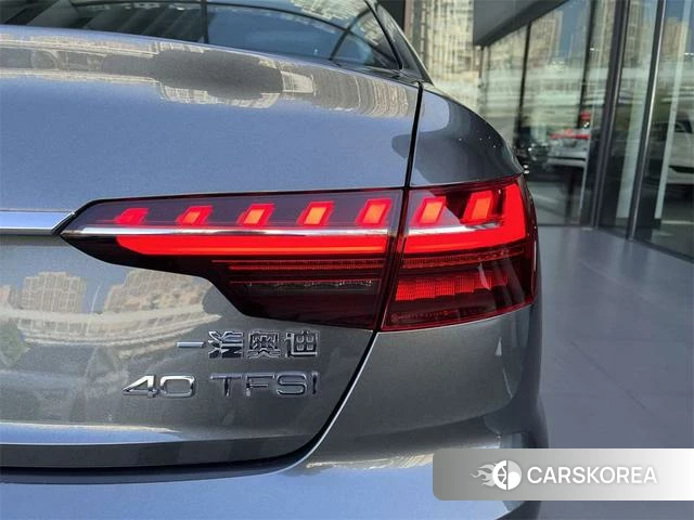 Audi A4L 2023 Темно-серый из Китая, фото 4