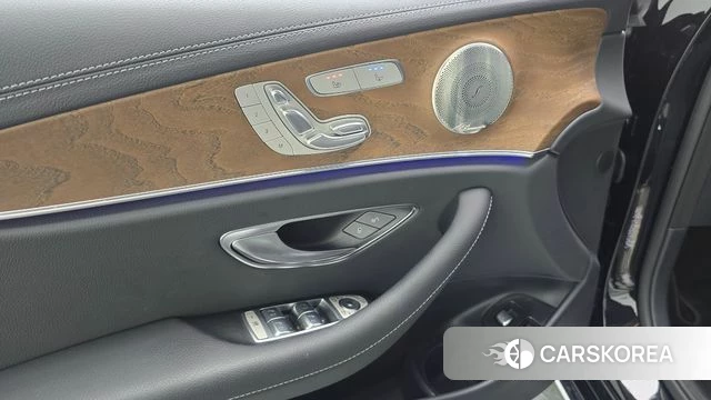 Mercedes-Benz E-Class W213 2021 Черный из Кореи, фото 4