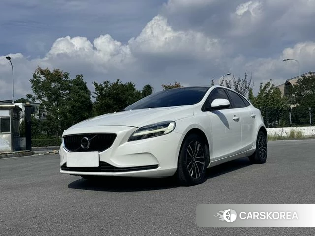 Volvo V40 2018 Белый из Китая, фото 4