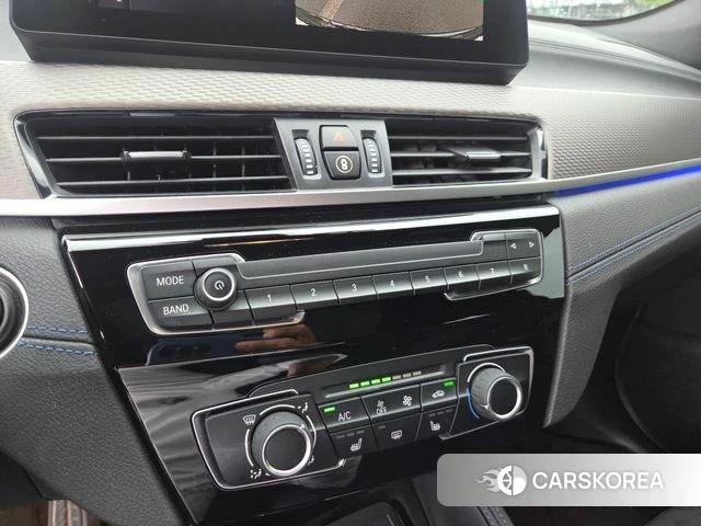 BMW X2 (F39) 2021 Светло-серебряный цвет из Кореи, фото 4
