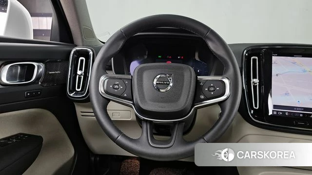 Volvo XC40 2023 Белый из Кореи, фото 4