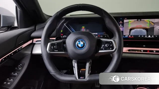 BMW 5 Series (G60) 2024 Серебристо-серый из Кореи, фото 4