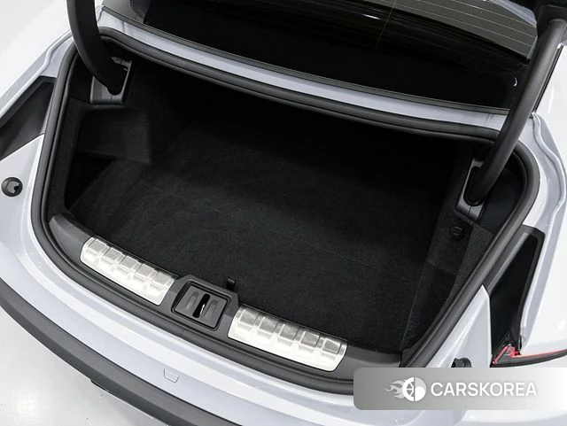 Porsche Taycan 2024 Светло-серебряный цвет из Кореи, фото 4