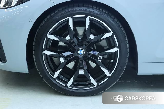 BMW 4 series 2025 Серебристо-серый из Китая, фото 4
