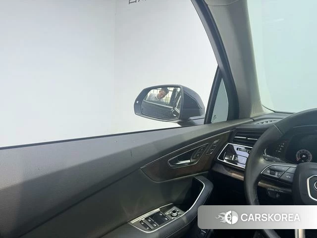 Audi Q7 2023 Черный из Китая, фото 4